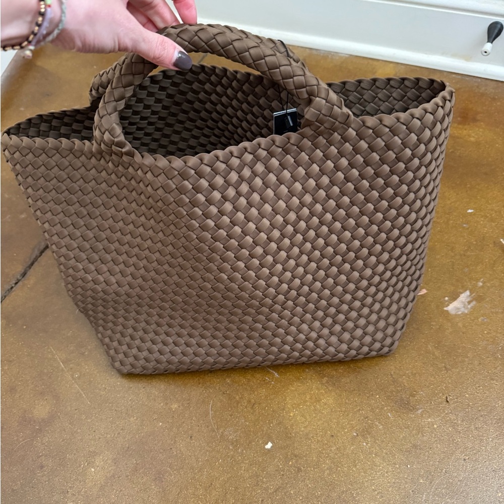 Naghedi Tote